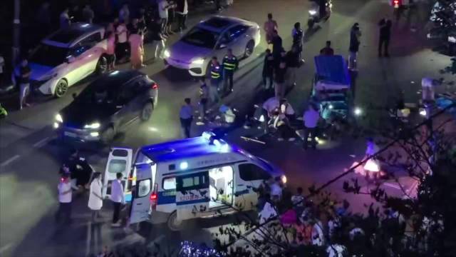 海南陵水越野车撞电瓶车致2死5伤，司机涉酒驾逃逸被抓