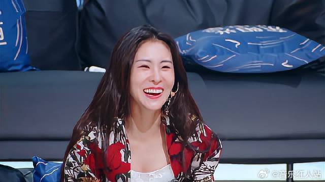 张碧晨嫉妒吉克隽逸，说她能和导师杨坤同台，羡慕！