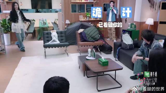 周翊然穷疯了，为还债当掉理性，随地发疯节目效果拉满