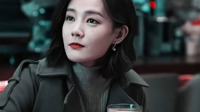 “我物是人非事事休，欲语泪先流 ”