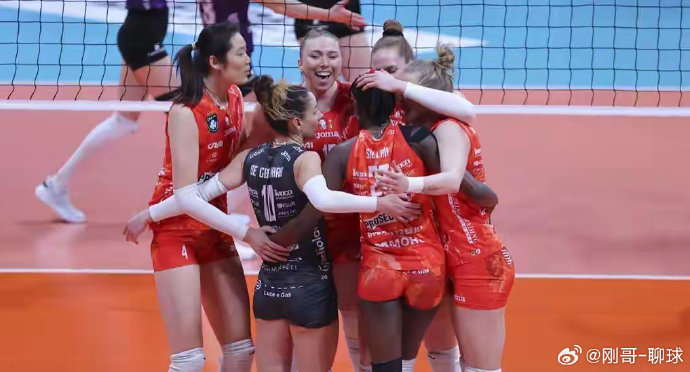 朱婷在欧冠八强赛对阵泽仁体育时打出的‘神仙球’具体是怎样的？