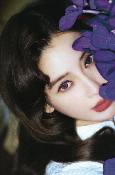 为什么奢侈品牌DIOR等常常选用Angelababy的怼脸生图作为宣传素材？