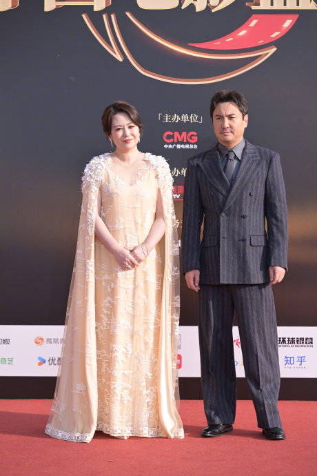 沈腾和马丽的默契互动是否影响了“小肿心”这类互动风格？