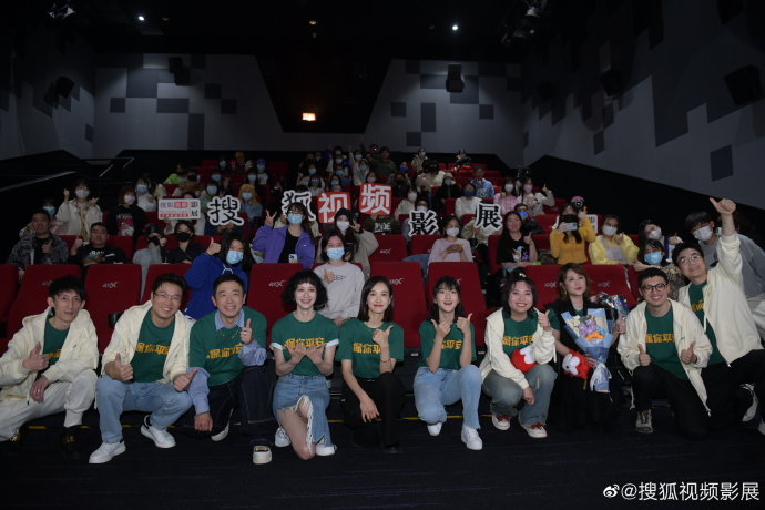 大鹏马丽后台拥抱冲上热搜！十年默契老友相互成就太感人