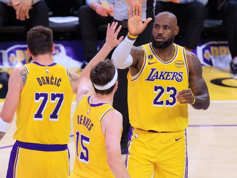 13+4，21+5，一个人改变全队的精神面貌，湖人果然赌赢了