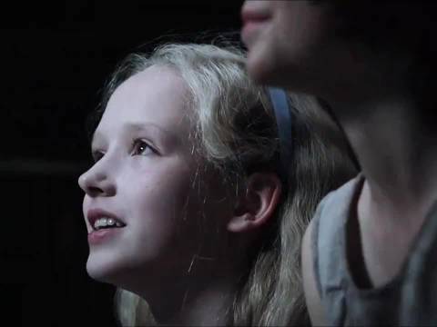 “我抓紧了 你那只把我推开的手” 海蒂和爷爷 | 电影