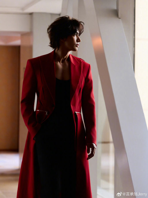 阿信为何要为言承旭的提词器添加情绪提示？