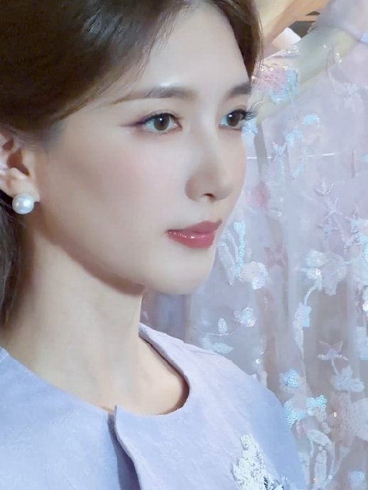 网友对江疏影这组展现东方美学的“花神”造型有何评价？