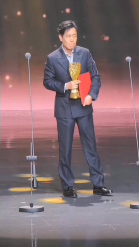 默默努力的日子有了最甜的回报，苦尽甘来，未来的路满是芬芳