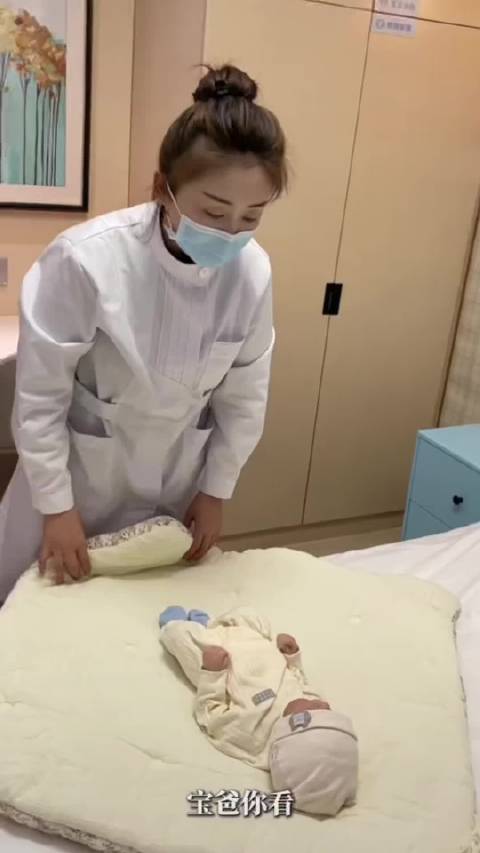 3月婴儿独处被子盖脸近2分钟，防风包被教程引关注
