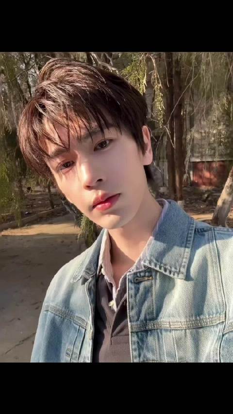 张凌赫为初恋之神提笔以爱之名