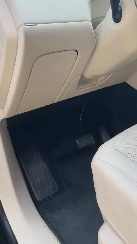 乐道L90的OBD接口位置有点巧思，主驾仪表台下方整洁，处女座福音