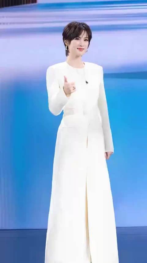 姚安娜项链闪耀夺目，光芒四射令人瞩目！