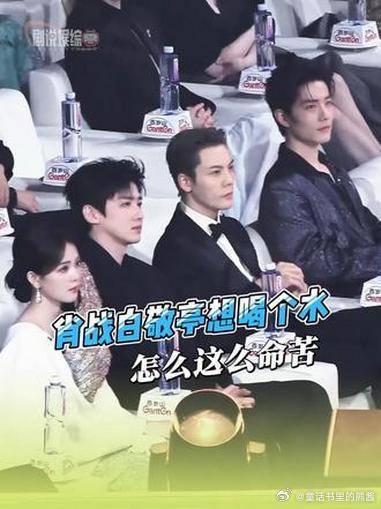 想喝个水怎么看起来这么命苦搞笑