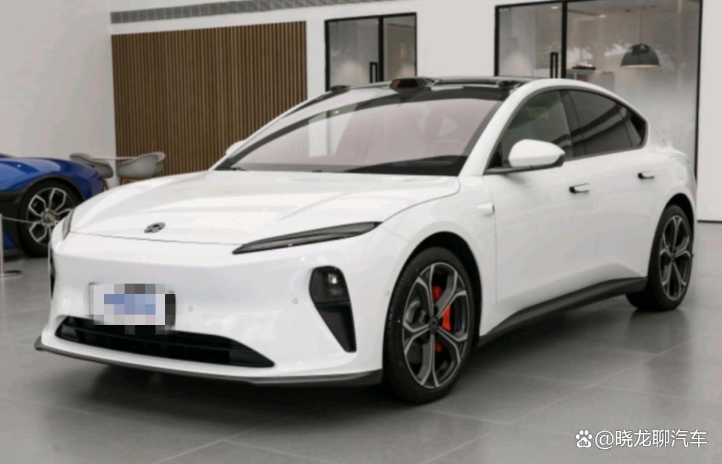 开惯蔚来ET5,再开朋友的小鹏P7i,终于发现蔚来和小鹏的差距