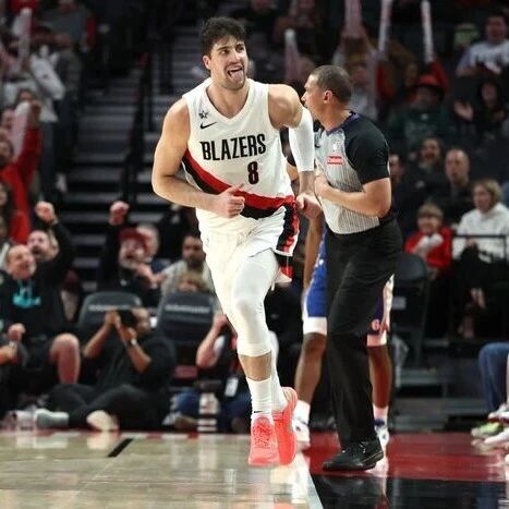 问君有几多愁，看哈士奇打球