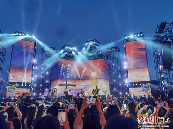 音乐综艺节目《闪光的夏天》在南宁录制 尽享音乐狂欢