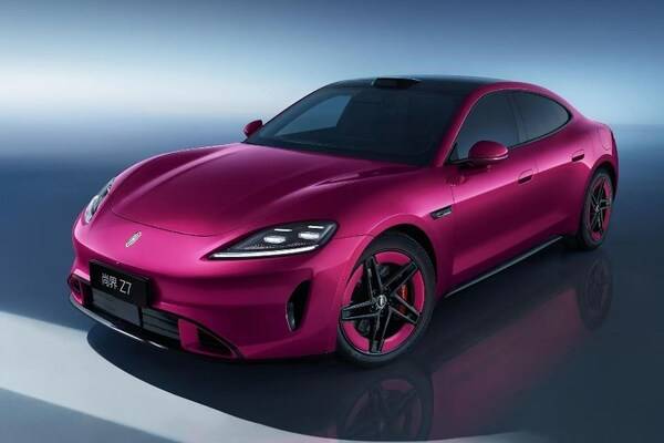 鸿蒙智行携手立邦为尚界Z7推出“电光紫粉”专属车色