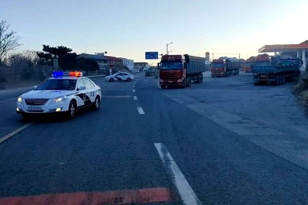 密云警方斩断“百吨王”违法运输链条，查获28辆严重超载大货车