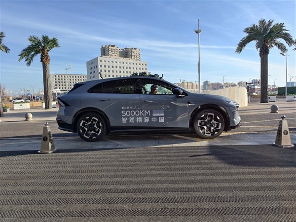 无惧特斯拉FSD 何小鹏：中国道路复杂十倍难于美国！