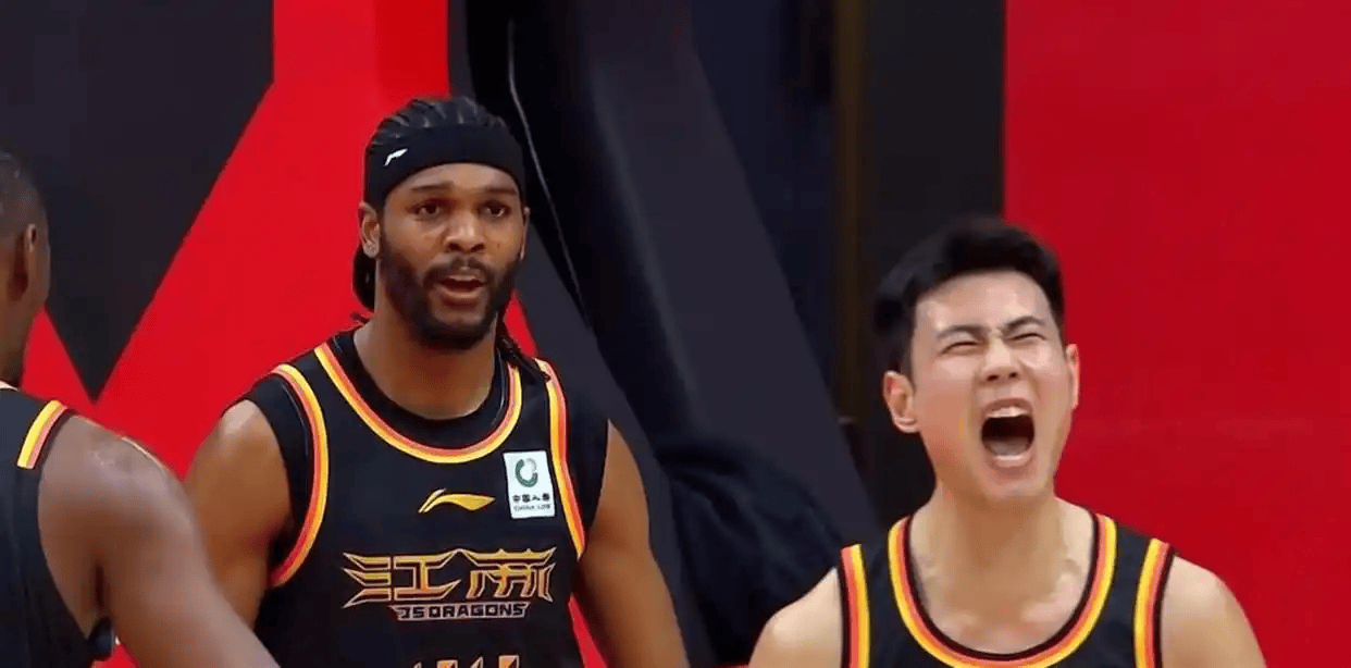 吴羽佳三分绝杀！江苏93-92险胜广东，崔永熙复出9分，庞峥麟23+7