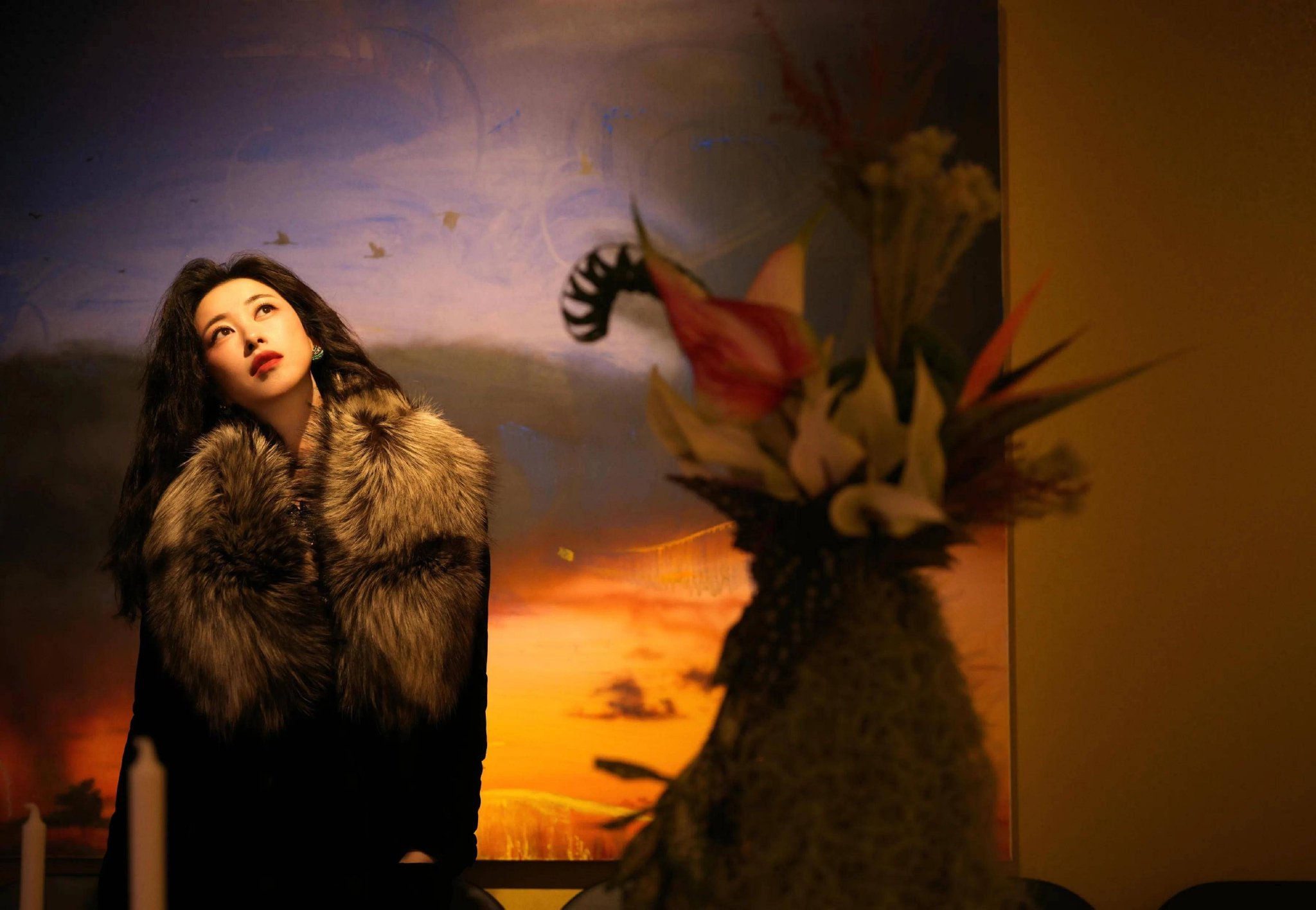 朱珠在住过的公寓办画展，她的旧房子很美，朱珠老公全程陪着她！