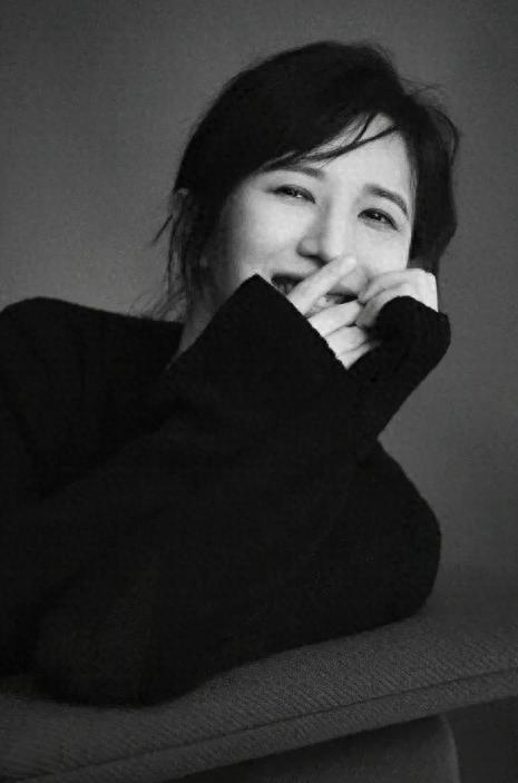 Papi酱的清醒哲学:在喧嚣时代做观众的“嘴替”与“人间说明书”