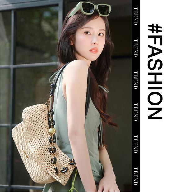 以鲜亮清爽色彩点缀出不一样的职场穿搭新公式