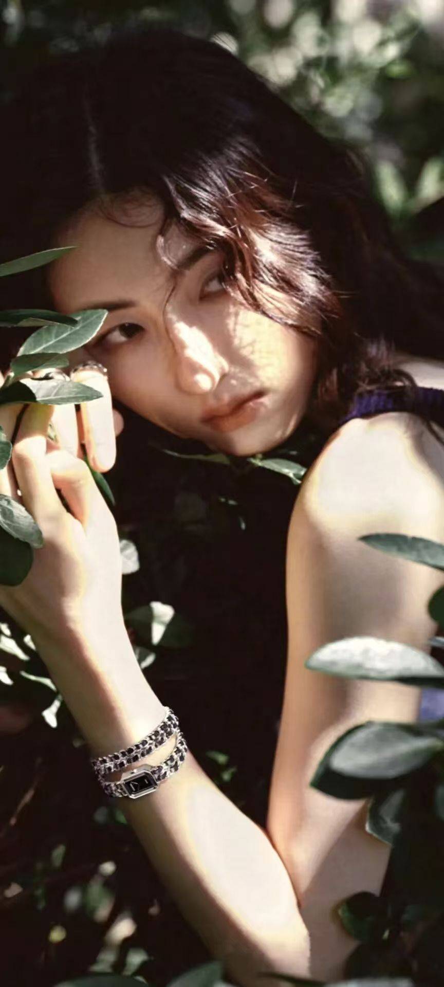 张子枫这组胶片感大片绝了！是从宫崎骏动画里走出来的少女吧？