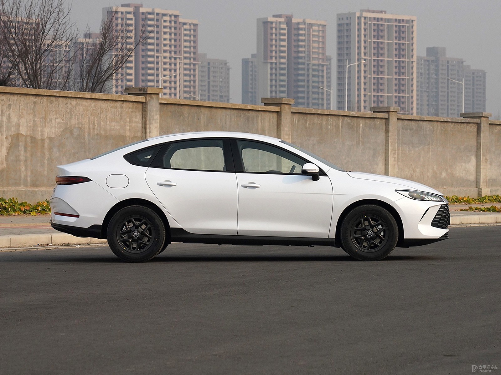 秦PLUS对比试驾体验:混动/纯电怎么选更值