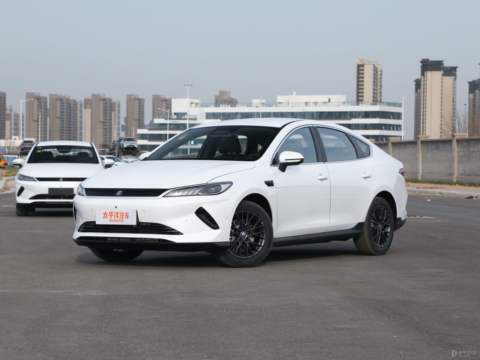 秦PLUS场景推荐:城市通勤/周末出游,一车搞定