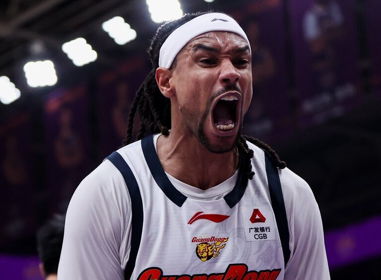 大爆冷!广东遭江苏三分准绝杀 庞峥麟23+7徐杰丢反绝杀_新闻