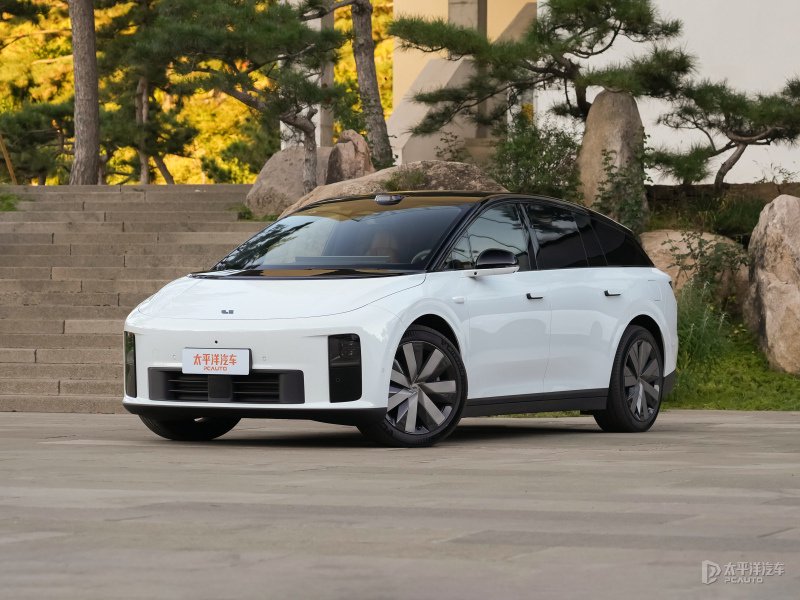 售24.98万起 理想i6上市 续航720km 配双腔空悬+CDC_新闻