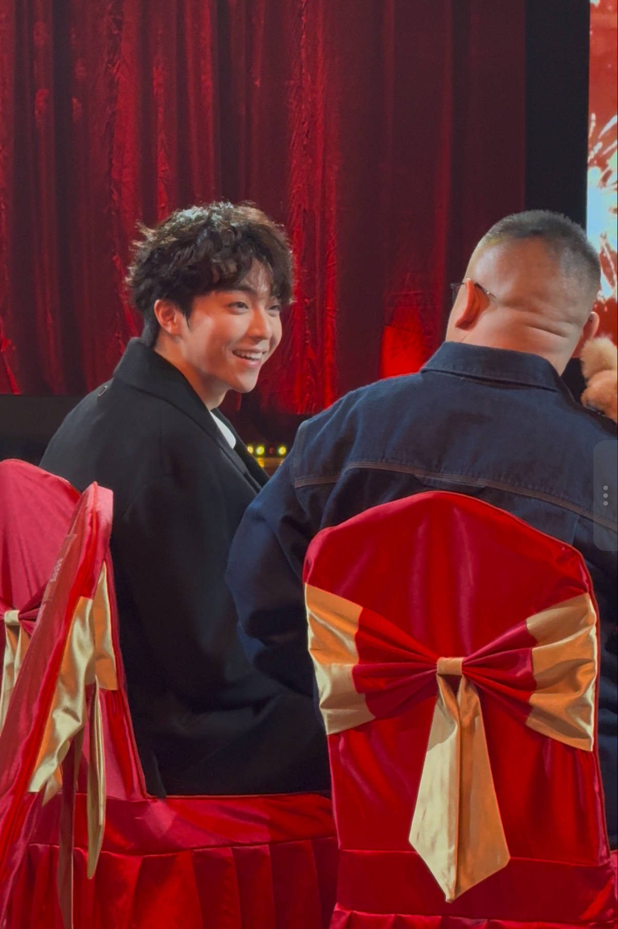 黄晓明岳云鹏合唱《笨小孩》陈立农彭小苒唱跳点燃全场