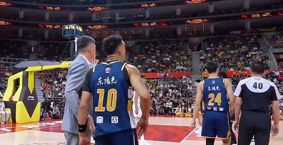 广东男篮对阵江苏男篮：王少杰复出杜锋迎来新赛季首个完整阵容
