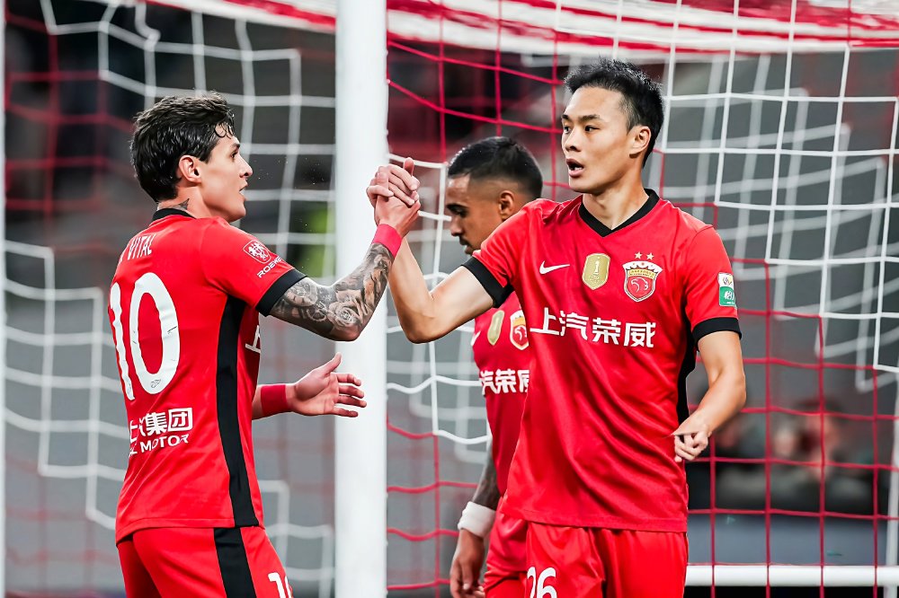 随着上海海港1-0击败大连英博,中超最终积分榜出炉:海港夺冠!_新闻
