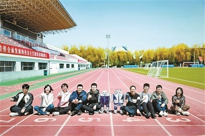 00后勇闯新赛道 小巨人挑战马拉松——中国青年网