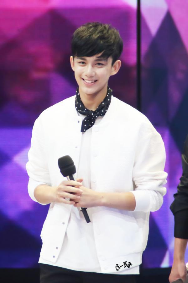 高情商回应记者尴尬提问,他告诉你年龄和情商是没有关系的