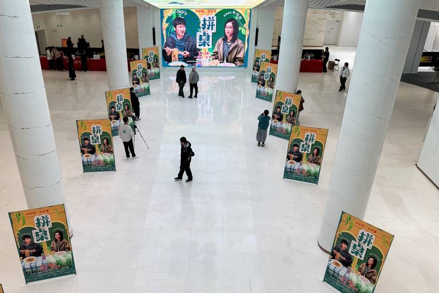 《拼桌》上海首映，王传君、江疏影演绎“文火慢炖”上海故事