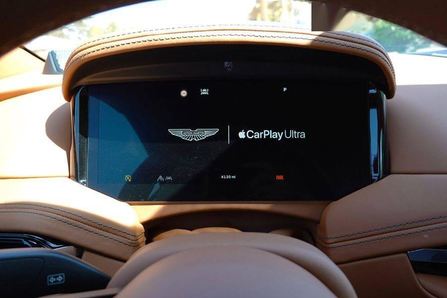 阿斯顿・马丁上体验苹果CarPlay Ultra，感受如何？