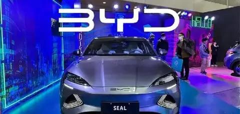 比亚迪2026第二波大招：插混续航直接干到300公里以上