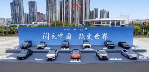 全新腾势D9官图，插混续航破400km，能长途了？