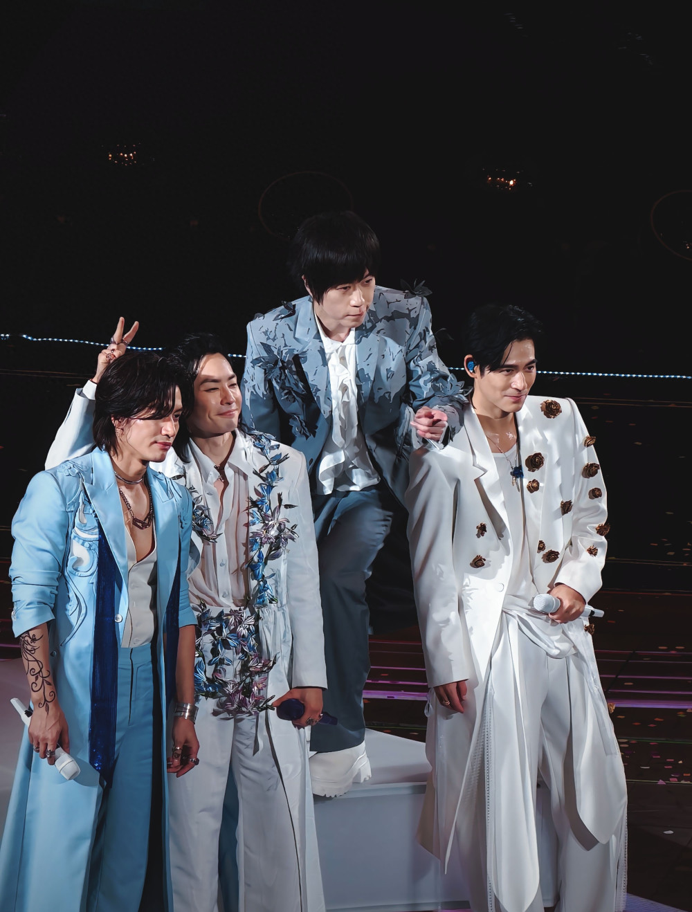 言承旭演唱会提词器火了:连“深吸一口气”都要预制?