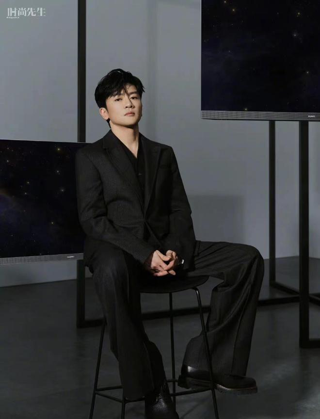 苏有朋最新时尚大片上线，换了三套造型，帅气显年轻！