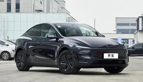 不止全景天幕!Model Y硬核实力让同级对手难追赶