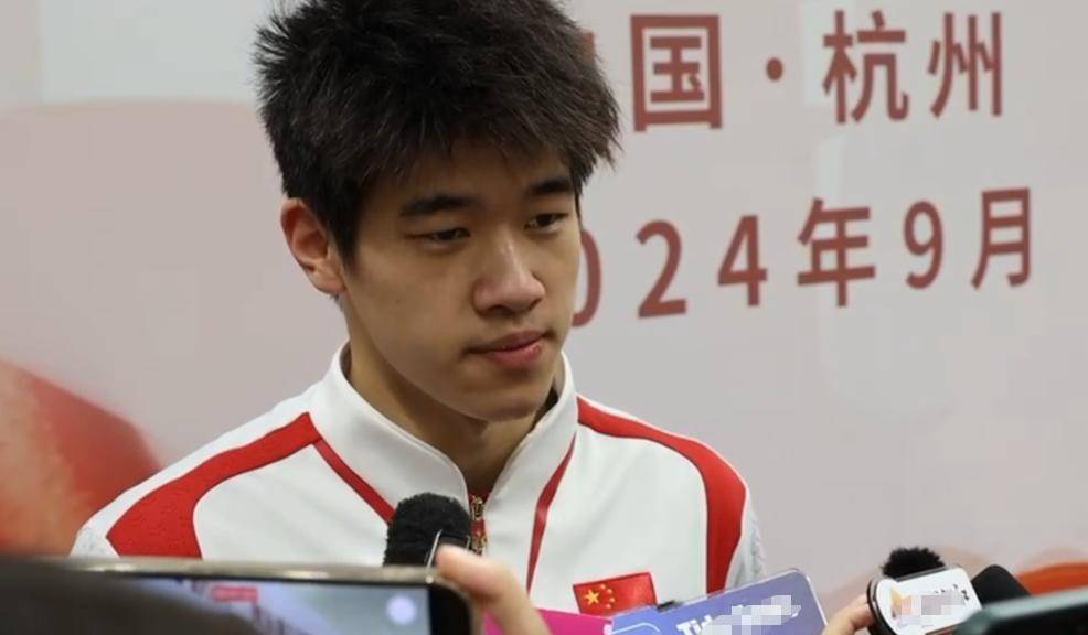 潘展乐没料到，全运会拿下5枚金牌3个月，张展硕再令人刮目相看