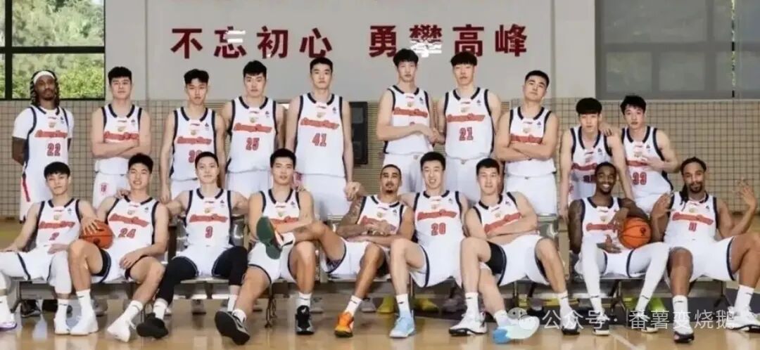 广东男篮对阵江苏前瞻,陈海涛朱芳雨督战,广东昨日踩场