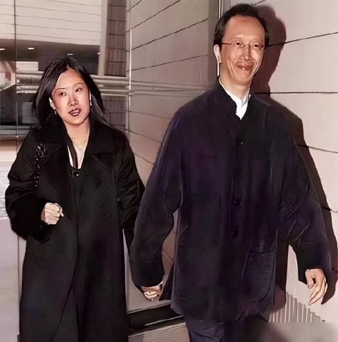 伏明霞梁锦松结婚23年恩爱如初，打破年龄差质疑