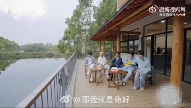 谁见到偶像不这样？我不信我，你也想见见！快乐老友记