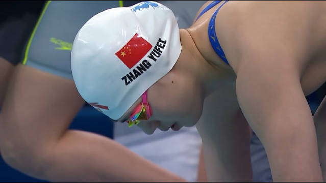 女子50米蝶泳预赛 张雨霏以26″19获得小组第1 总成绩第4进入A组决赛